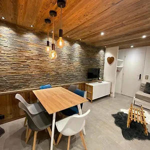 le-cheval-noir-37.hotels-rhonealpes.com/